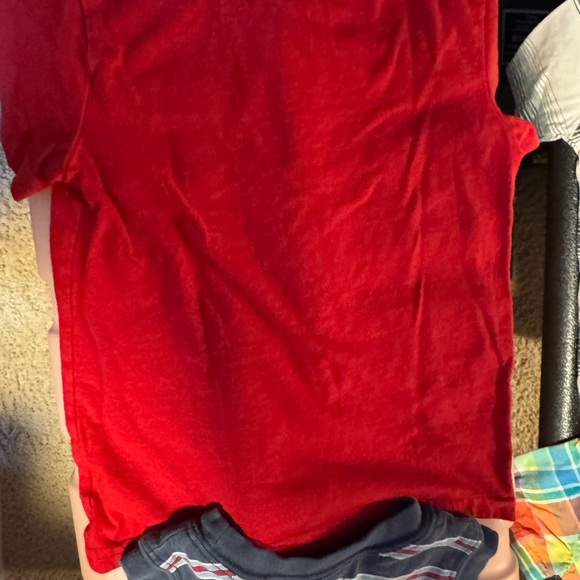 💥NEW LISTING💥 Bundle of 5 24 mos/2T shirts - Picture 8 of 13